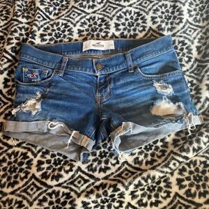 size 0 hollister jean shorts. worn once since i got them.